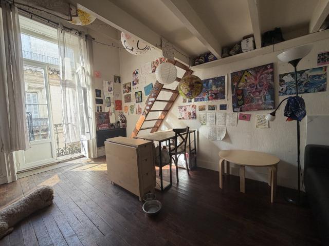 Lot de 4 appartements + cave + 2 remises aménageables