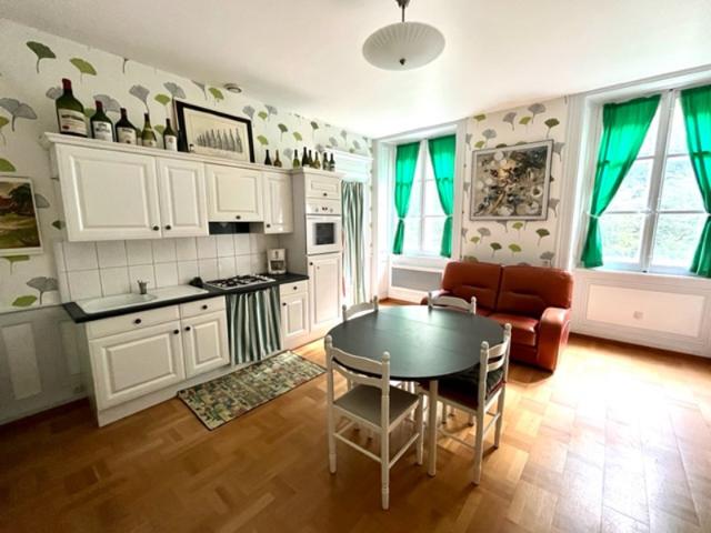 Lot de deux appartements avec cachet sur la commune de LODS
