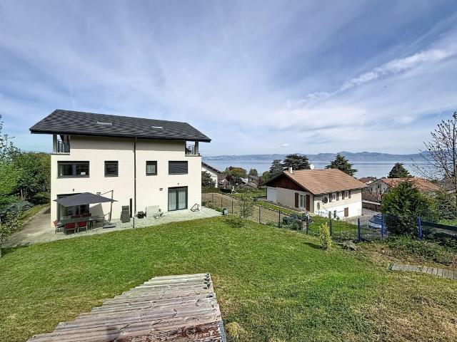 Lot de deux maisons jumelées de 5.5 pièces accompagnée d'une maison indépendante de 31m2 à Lugrin avec vue sur le lac