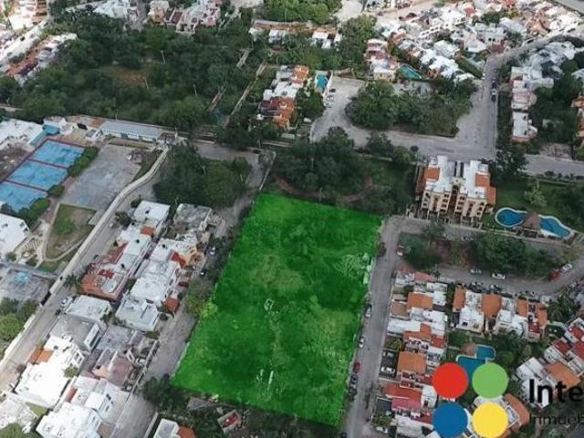 Lote multifamiliar condominal en Venta en SM 18, Cancún