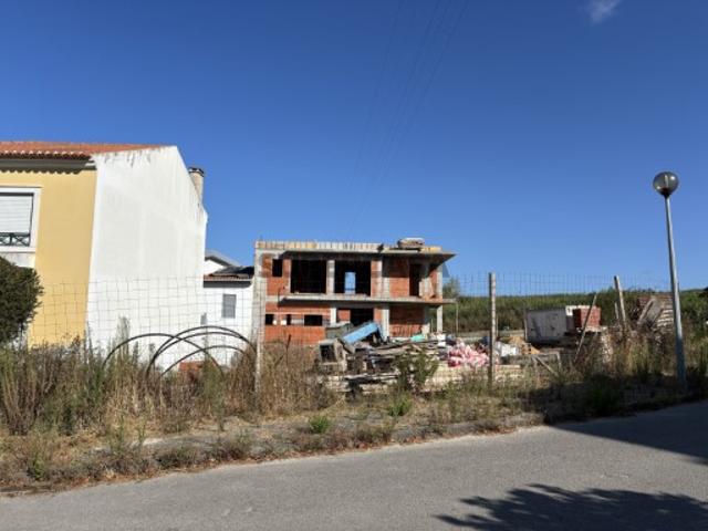 LOTE NO CENTRO DA LOURINHÃ Oportunidade