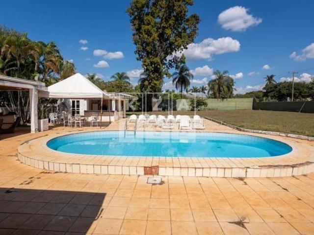 Lote no Lago Sul! 800m² de Área Útil 1600m² Área Verde Lote de Esquina QI 11