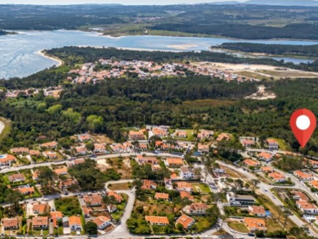 Lote a apenas 750 metros da Lagoa de Óbidos