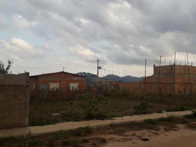 Lote à venda com 180m plano e documentação ok Andrelândia MG