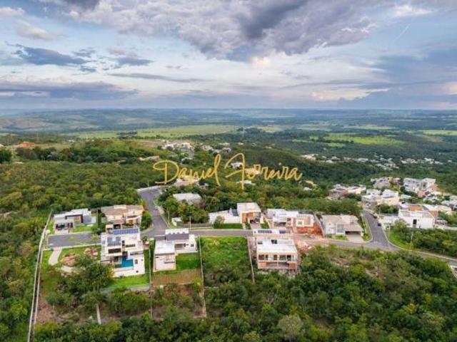 Lote à venda, com 1.060 m² no Condomínio Santa Monica. Com escritura e registro