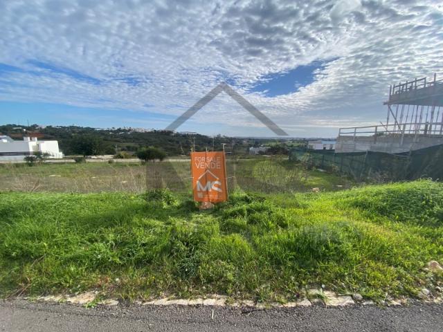 Exclusividade e Sofisticação em um Lote Premium! Exclusivity and Sophistication in a Premium Lot!