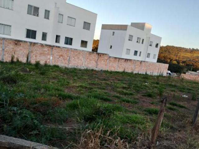 LOTE AMPLO DE 1.000m2 EM FLORESTAL/MG!