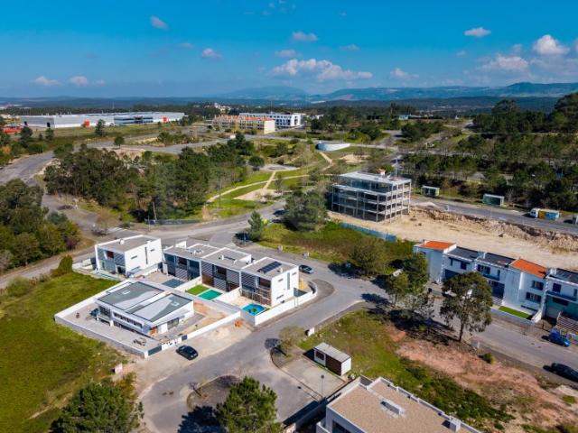 Lote 43 para venda na Urbanização Portela da Villa, Torres Vedras