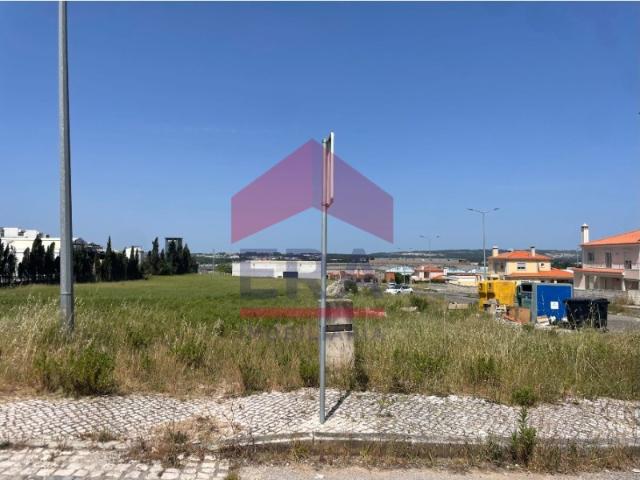 Lote com 482 m2 localizado em Tornada Caldas da Rainha