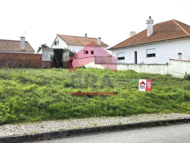 Lote com 570 m2 localizado em Gaeiras Óbidos