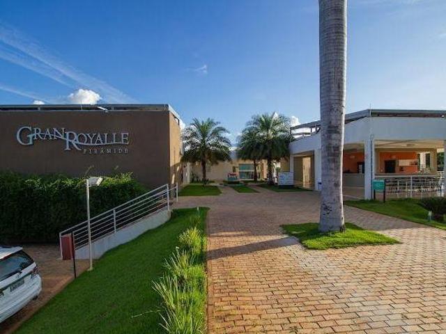 Lote com 600 m² à Venda Gran Royalle