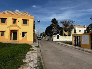 Lote com 607m2 para construção de moradia com piscina, de 369 m2, perto do Shopping Forum Algarve, e ecovia