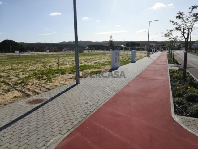 Lote com 680 m2 para construção de moradia e piscina aldeia