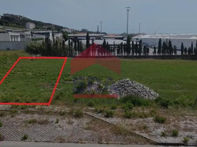 Lote com 773 m2 localizado em Tornada Caldas da Rainha