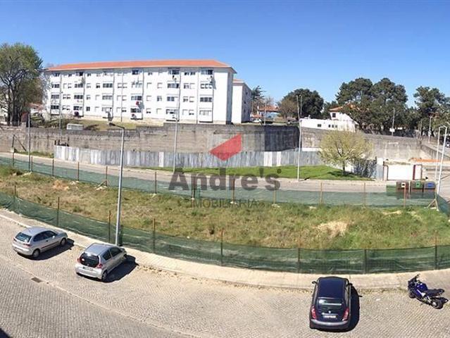 Lote com 810m² | Construção em altura | S. Roque | Campanhã | Porto