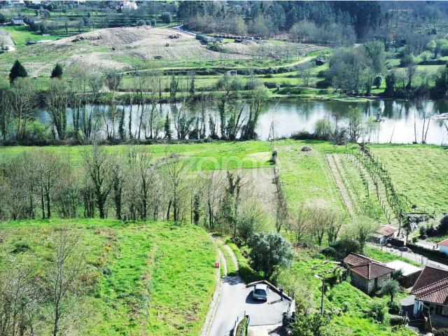 Lote com 1300m2 com projeto aprovado para moradia individual
