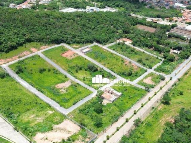 Lote com 300 m² com ótima localização