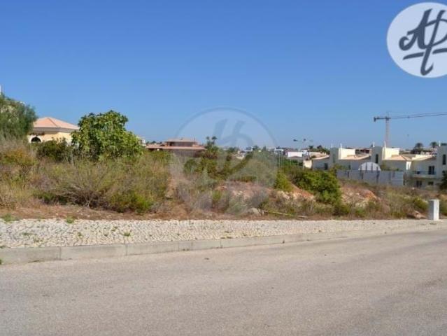 Lote com autorização para construção de 14 apartamentos