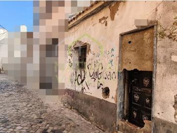 Lote com casa antiga para recuperação, Baixa de Faro