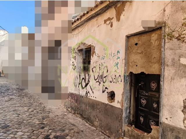 Lote com casa antiga para recuperação, Baixa de Faro