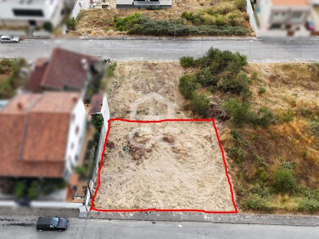 Lote com potencial de uma habitação com 367,50 metros perto de Chaves