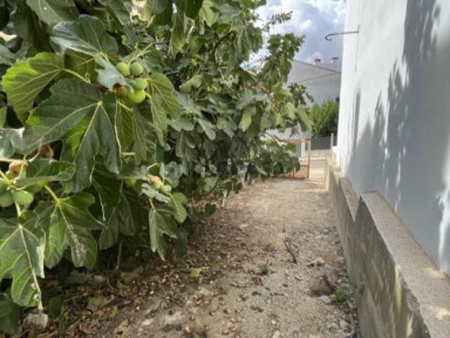 Terreno com projeto aprovado de moradia T5 no Bairro Alto de São Lourenço