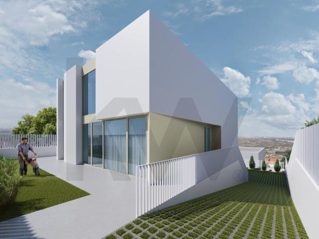 Lote com projeto aprovado para moradia isolada T4
