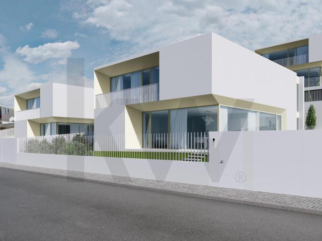 Lote com projeto aprovado para moradia isolada T4
