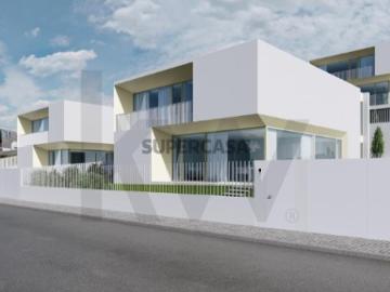 Lote com projeto aprovado para moradia isolada T4