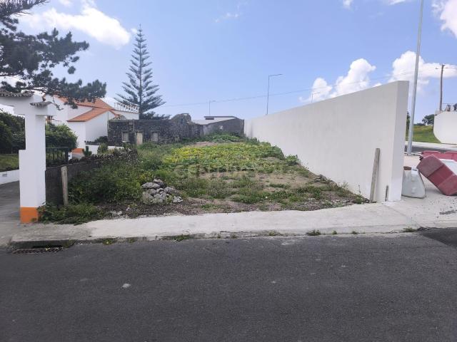 LOTE COM RUÍNA, VISTA MAR E ESPAÇO PARA CRIAR A SUA CASA DE SONHO!