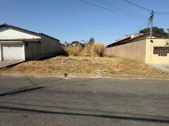 Lote Comercial à Venda no Setor Santa Genoveva em Goiânia Go