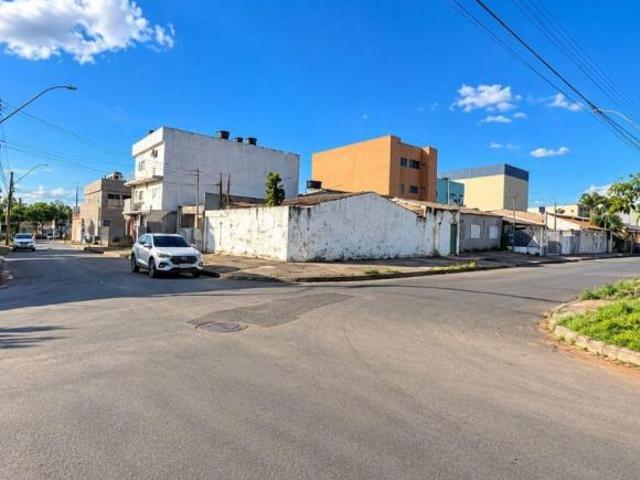 Lote comercial de esquina 150m2 no Recanto das Emas