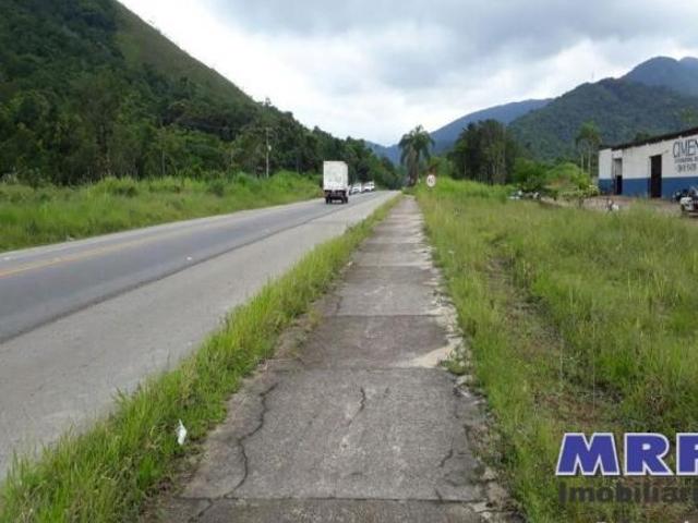 Lote comercial, de frente para a rodovia na Praia da Maranduba