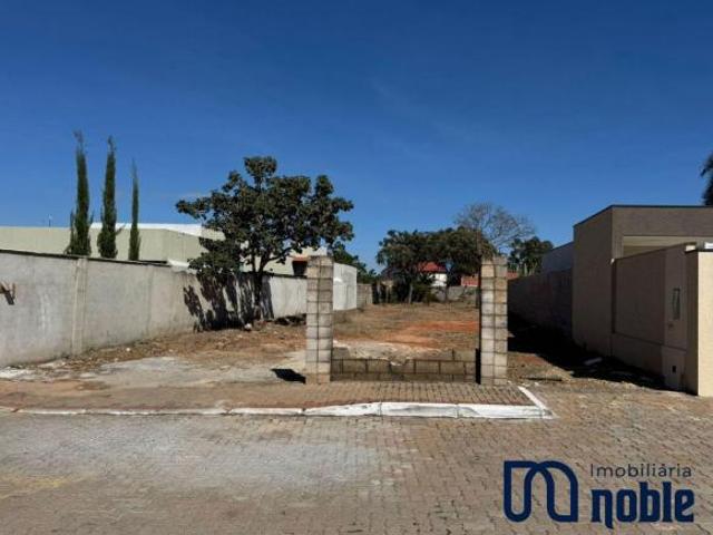 LOTE DE ALTO PADRÃO NA RUA CHIARA