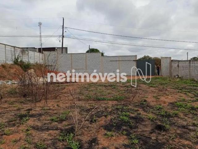 Lote de aproximadamente 1480m² com dimenssões de aproximadamente 20m x 74m