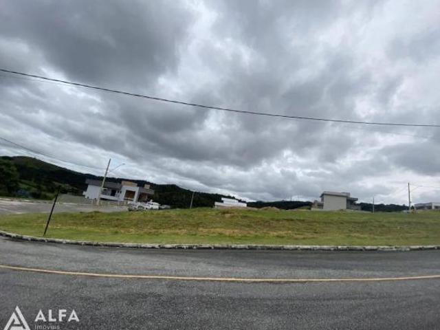 Lote de esquina 475m² em Condomínio de Alto Padrão – Segurança e Lazer Completo