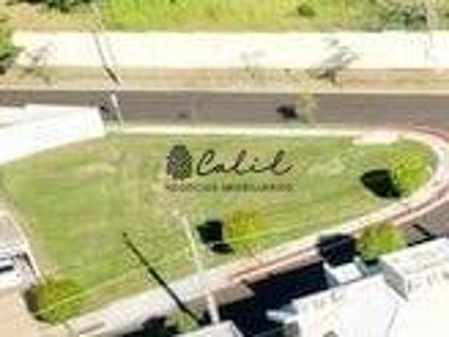 Lote de esquina com 571 m² no condomínio Pitangueiras R$ 749.000,00