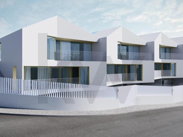 Lote de gaveto com projeto aprovado para moradia geminada T4