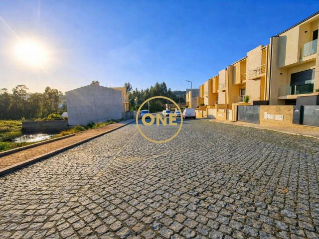 Lote de Gaveto em Pedralva, Braga