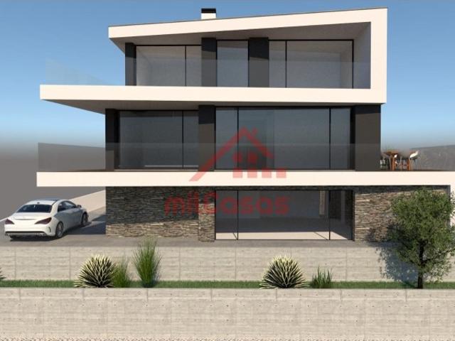Lote de Terreno em Alcainça para Moradia de 2 Pisos