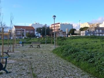 Lote de Terreno com Alvará de Loteamento Aprovado Construção de 15 Fogos 6 Pisos + 2 caves + Comércio + Estacionamento