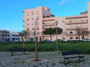 Lote de Terreno com Alvará de Loteamento Aprovado Construção de 23 Fogos 6 Pisos + Loja + 2 Caves de Estacionamento
