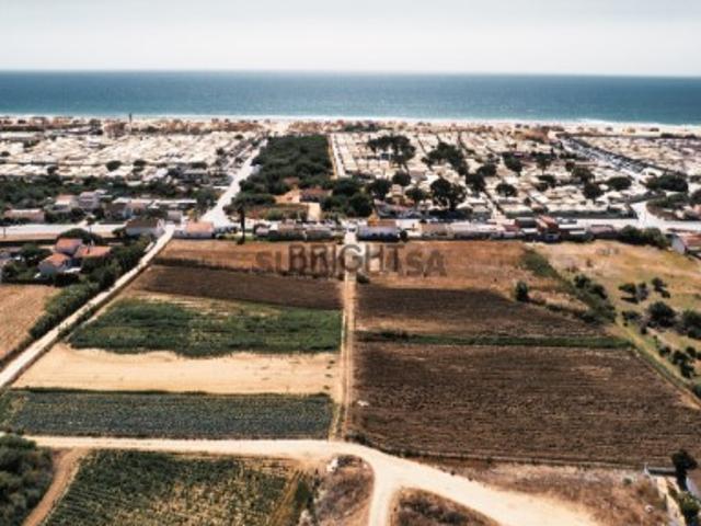 Lote de terreno com aprovação para Unidade Hoteleira de 4 Estrelas na Costa da Caparica