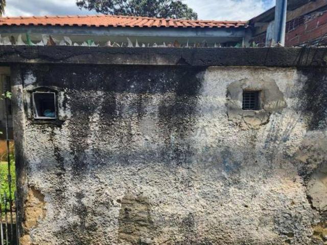 Lote de terreno com casa antiga