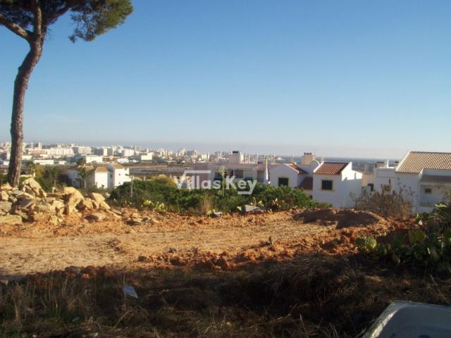 Lote de terreno com licenciamento e infraestruturas aprovadas para construir 14moradias com piscina em Faro