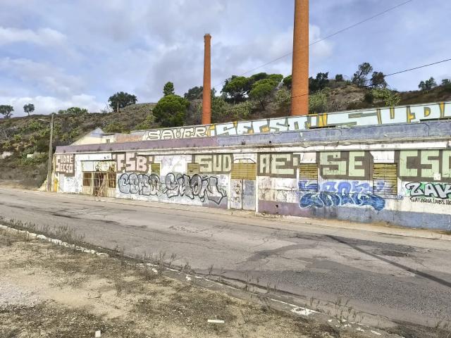 Lote de Terreno com pedido de informação prévia, com possibilidade de submeter projeto residencial de relevo arquitetónico, vista rio, Setúbal