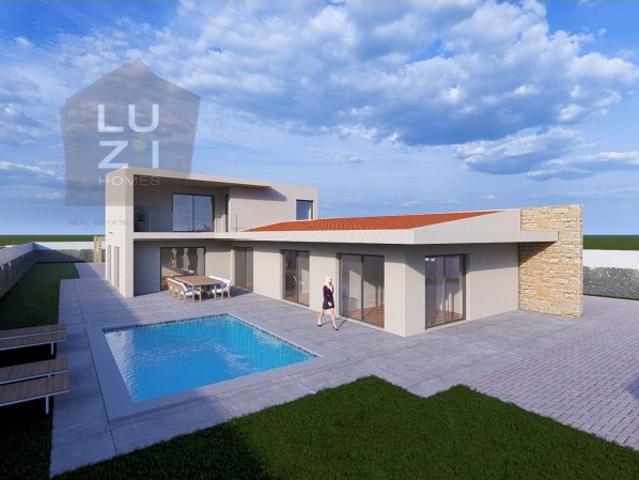 Lote de terreno com projecto para construção, com bons acessos, em Sagres