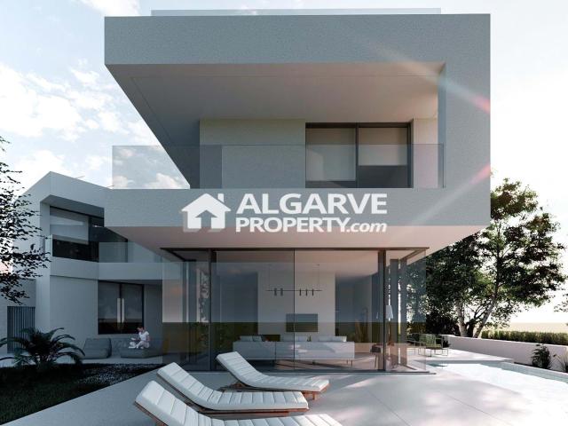 Lote de terreno com projeto em fase final de aprovação nos arredores de Vilamoura, Algarve