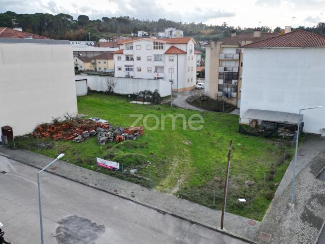 Lote de Terreno com Projeto para Construção de 8 T3