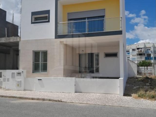 LOTE DE TERRENO COM PROJETO PARA MORADIA | SANTO ANTÓNIO DA CHARNECA